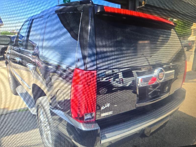 Cadillac Escalade AWD 2011