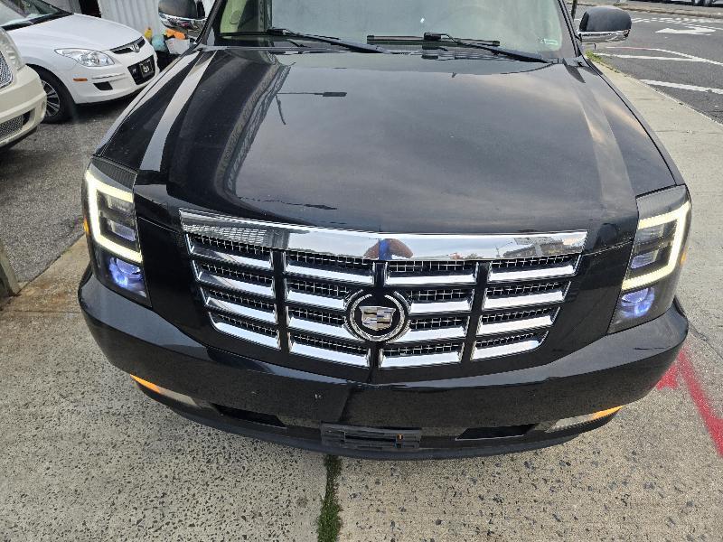 Cadillac Escalade AWD Premium 2011