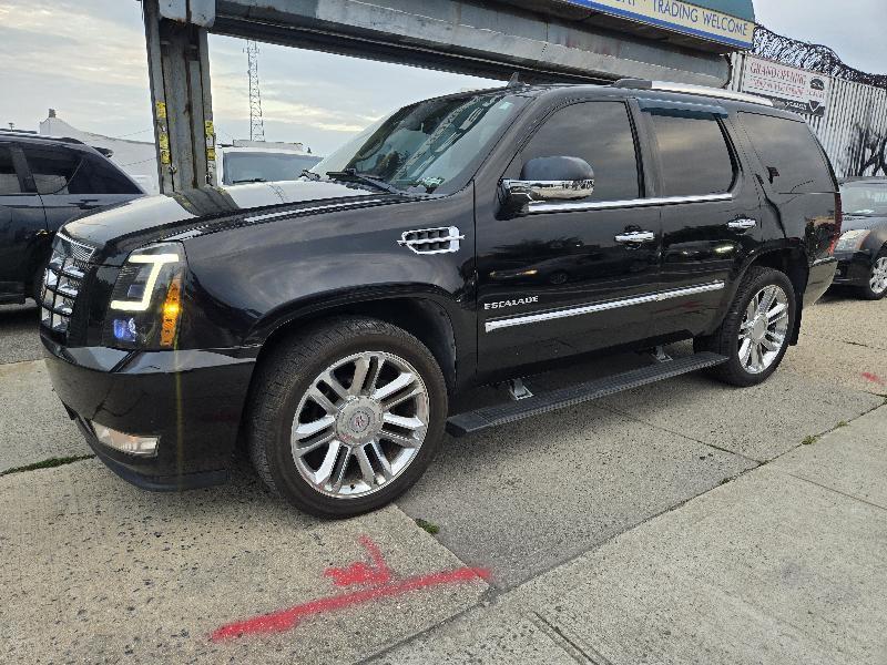 Cadillac Escalade AWD Premium 2011