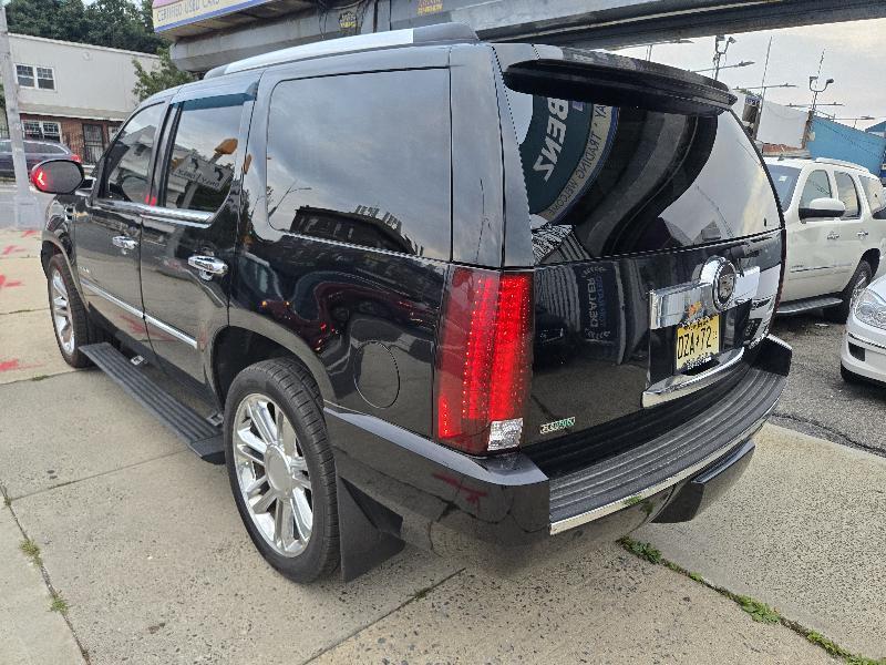 Cadillac Escalade AWD Premium 2011