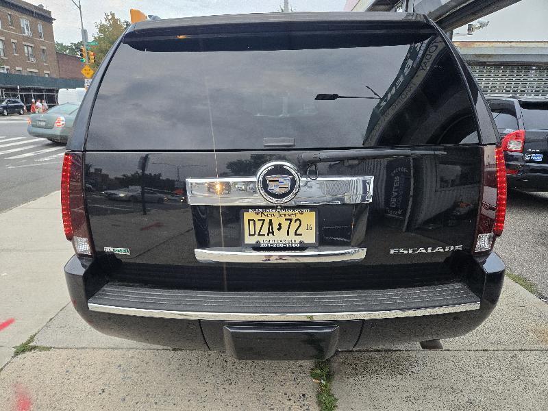 Cadillac Escalade AWD Premium 2011