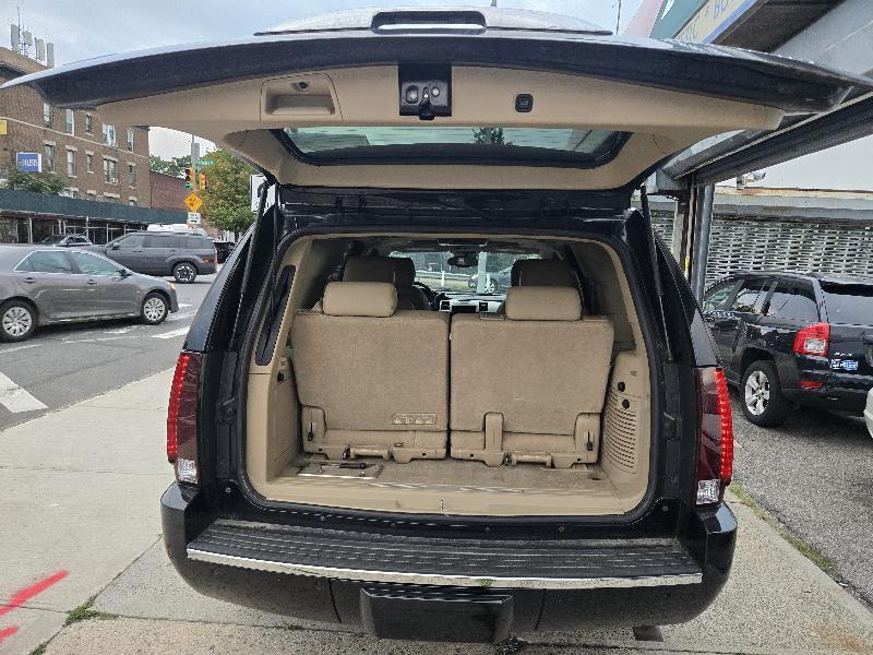 Cadillac Escalade AWD Premium 2011