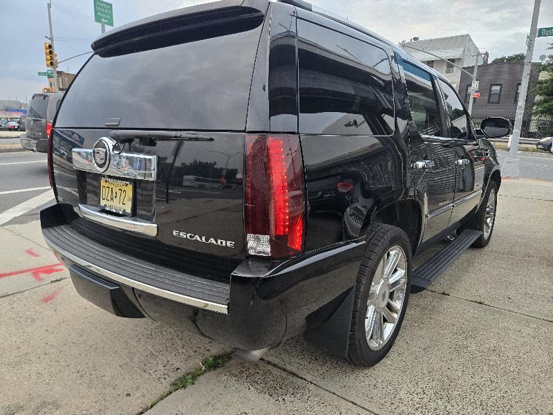 Cadillac Escalade AWD Premium 2011