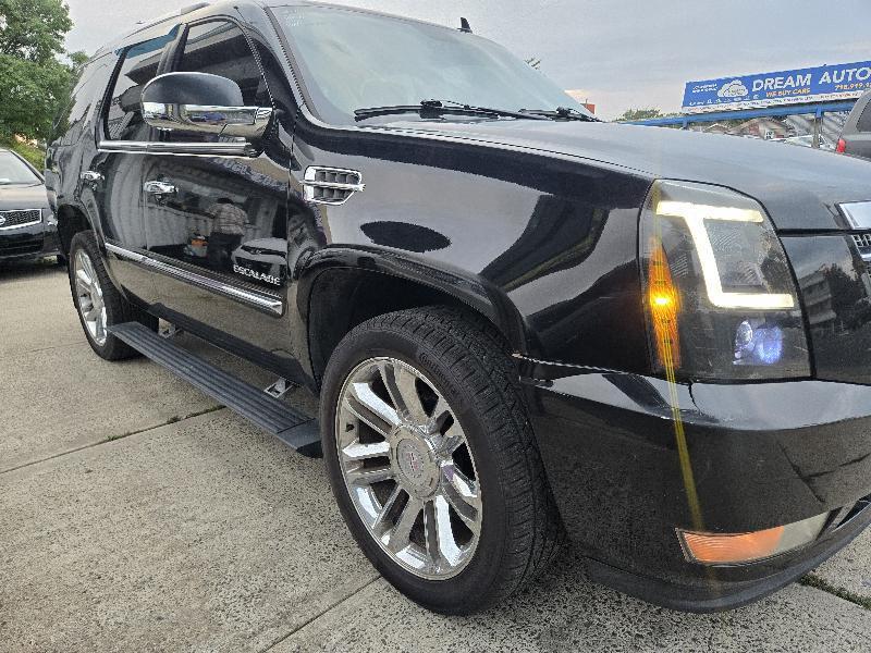 Cadillac Escalade AWD Premium 2011