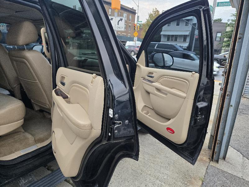 Cadillac Escalade AWD Premium 2011