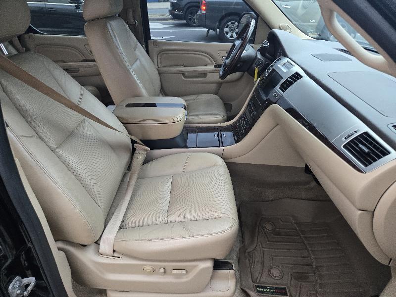 Cadillac Escalade AWD Premium 2011