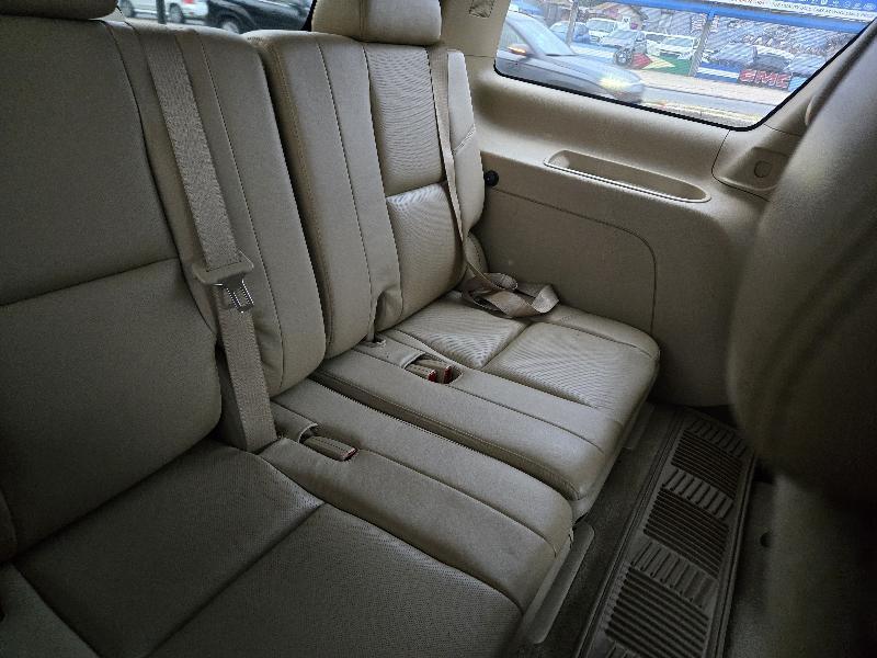 Cadillac Escalade AWD Premium 2011