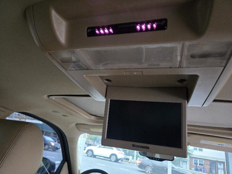Cadillac Escalade AWD Premium 2011