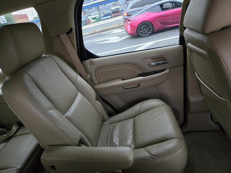 Cadillac Escalade AWD Premium 2011
