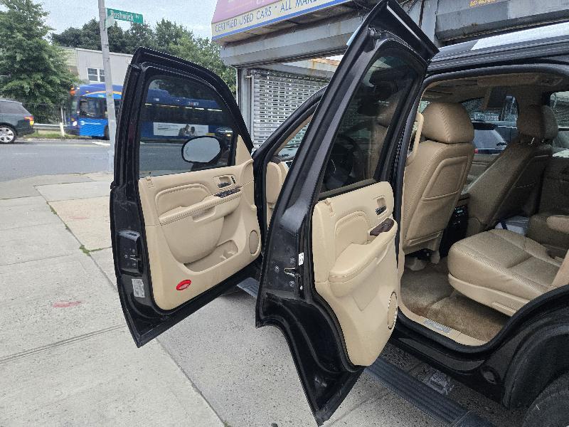 Cadillac Escalade AWD Premium 2011