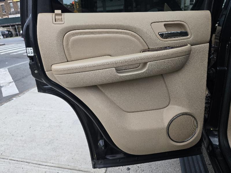 Cadillac Escalade AWD Premium 2011
