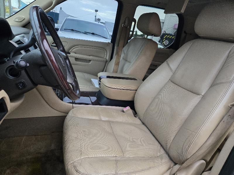 Cadillac Escalade AWD Premium 2011
