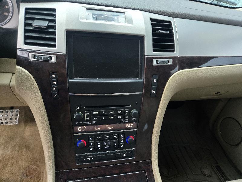 Cadillac Escalade AWD Premium 2011