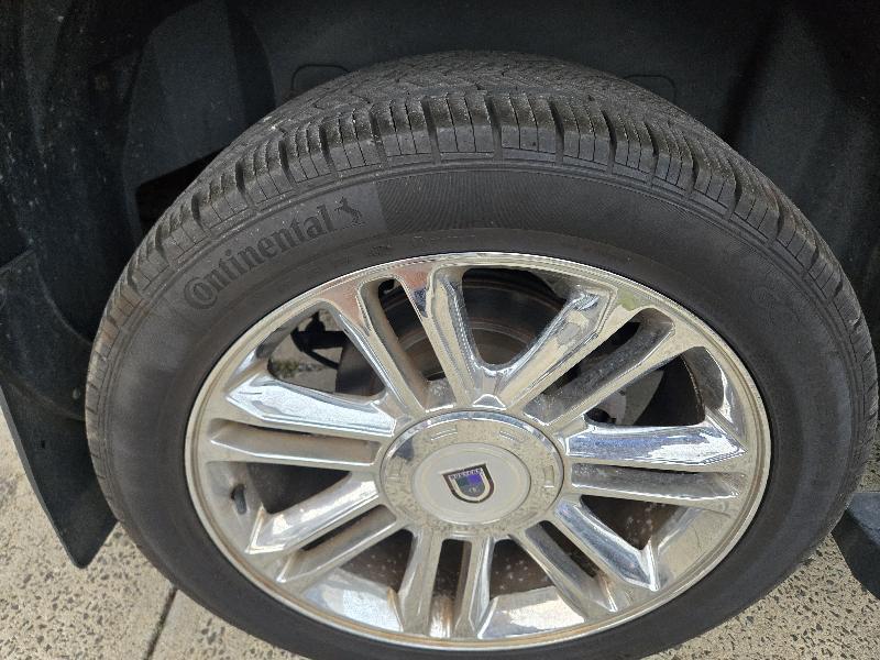 Cadillac Escalade AWD Premium 2011