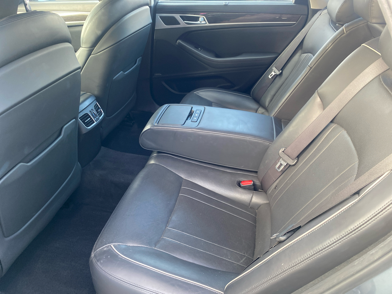 Hyundai Genesis 3.8L 2015 Hyundai Genesis 3.8L 2015