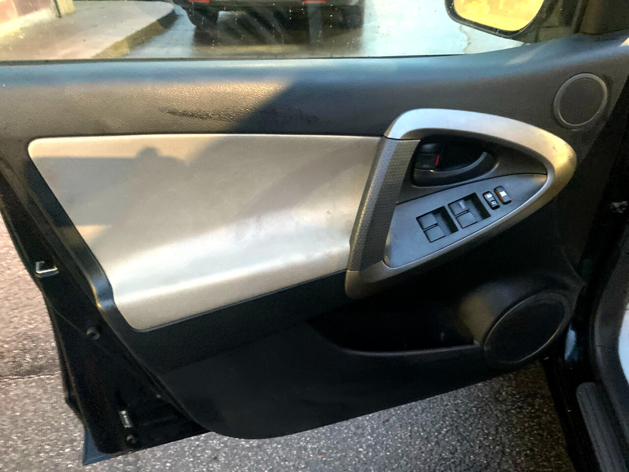 Toyota RAV4 Base I4 4WD 2010