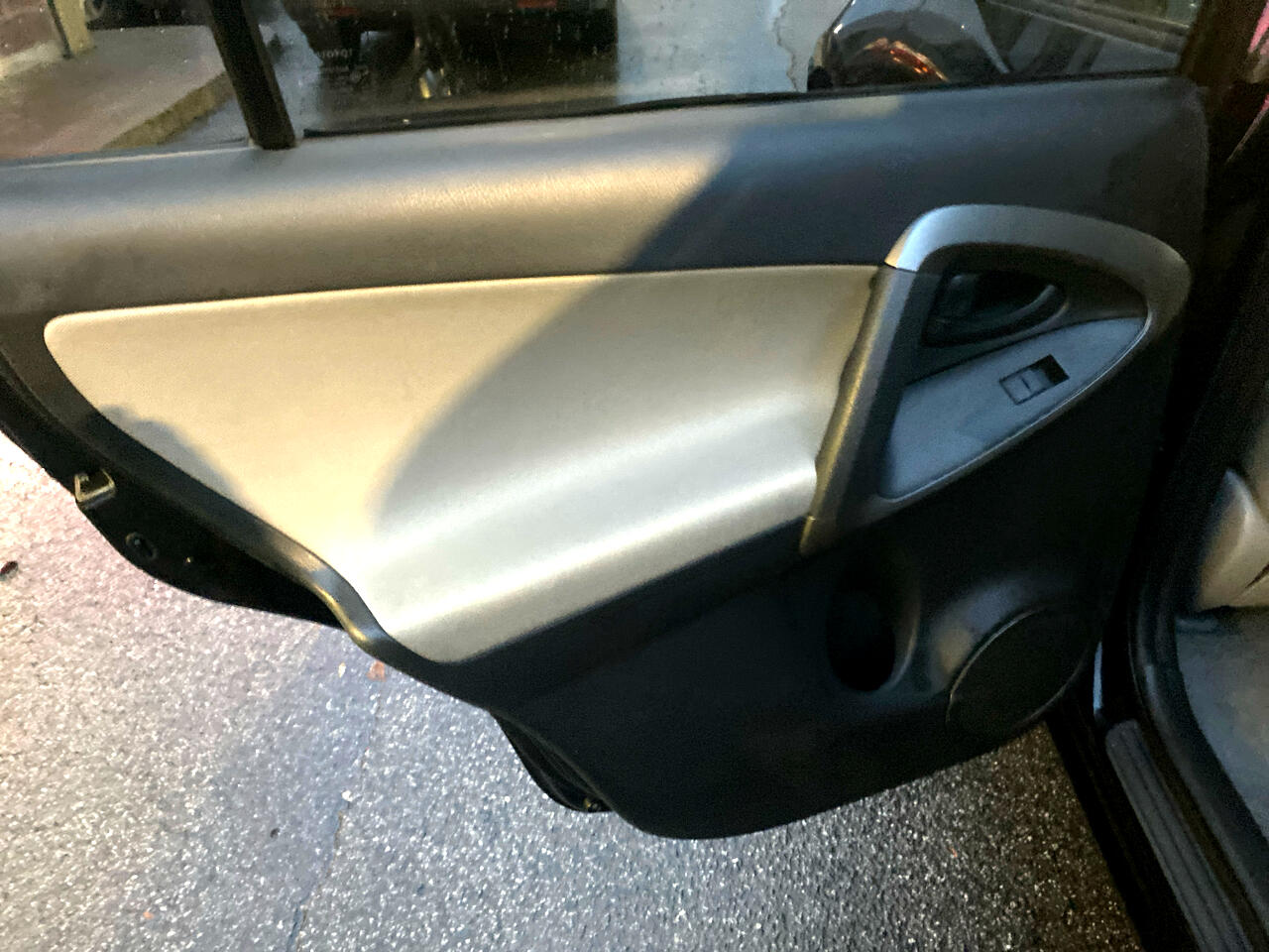 Toyota RAV4 Base I4 4WD 2010