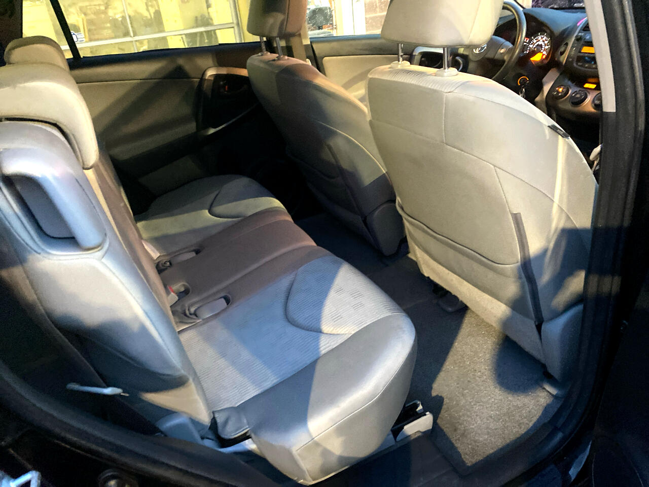 Toyota RAV4 Base I4 4WD 2010