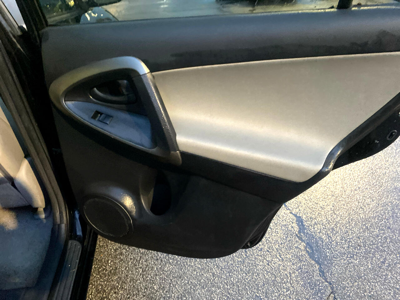 Toyota RAV4 Base I4 4WD 2010