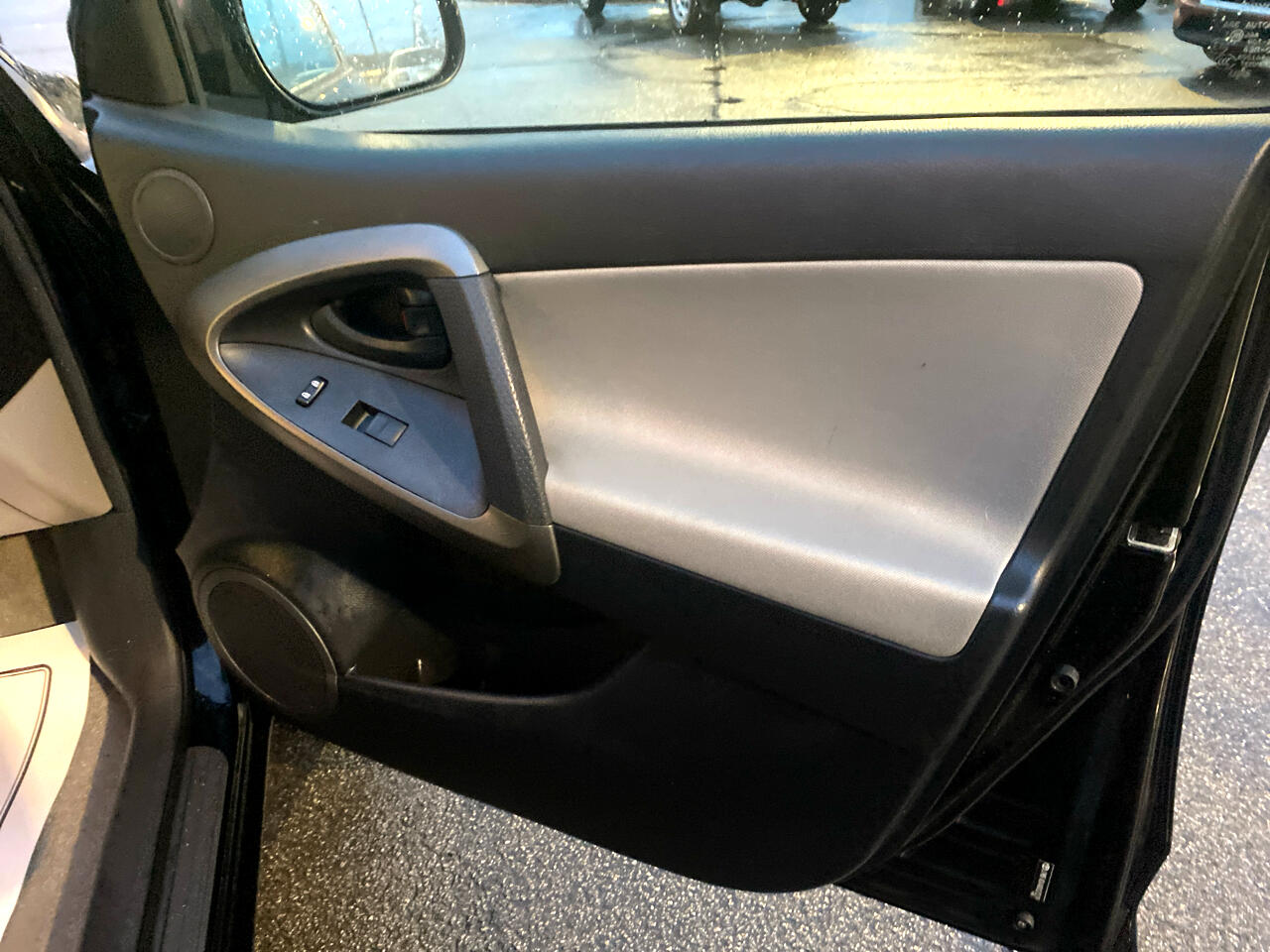 Toyota RAV4 Base I4 4WD 2010