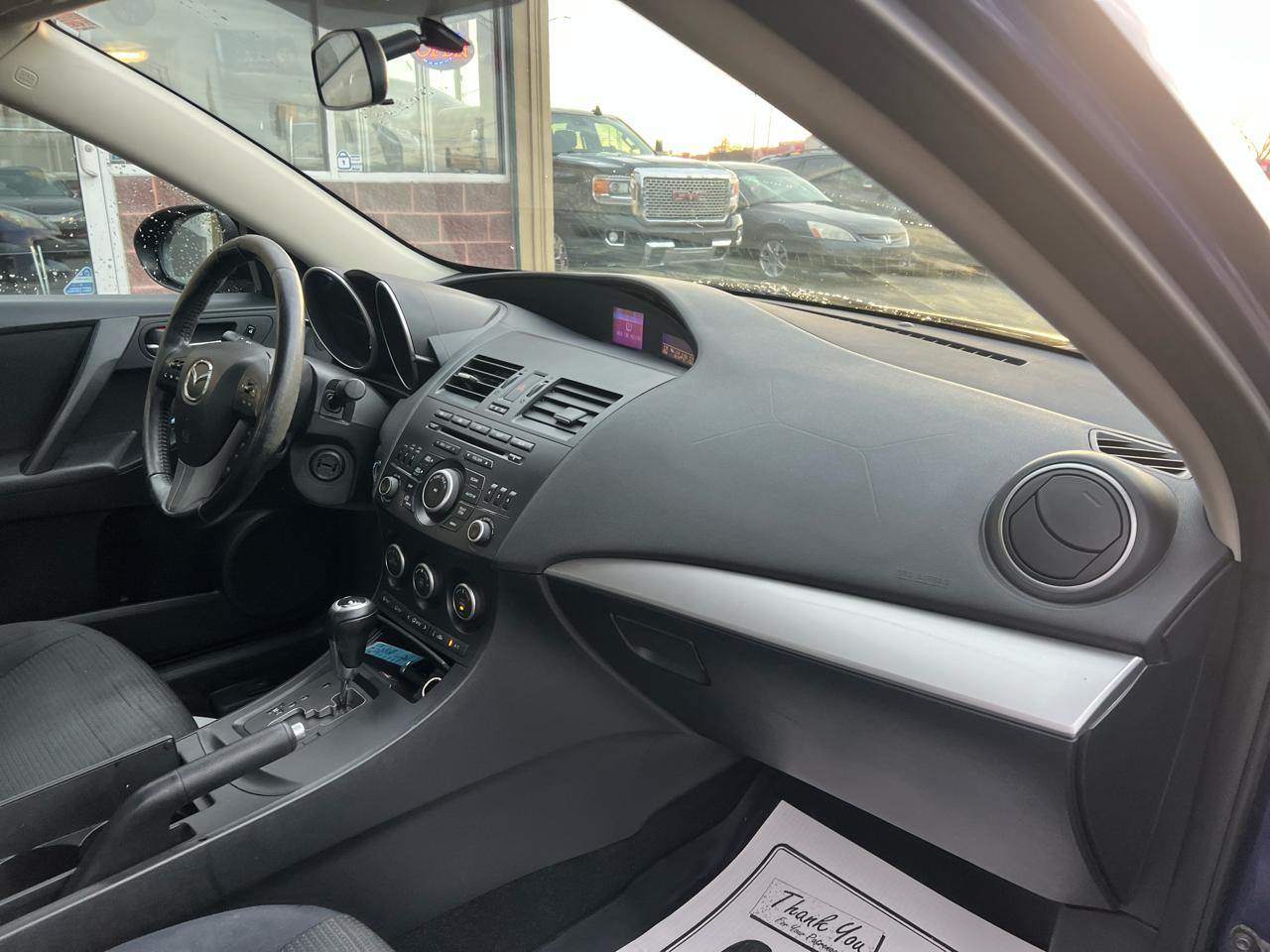 Mazda MAZDA3 i Touring AT 4-Door 2013