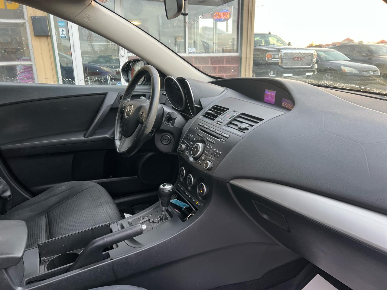 Mazda MAZDA3 i Touring AT 4-Door 2013