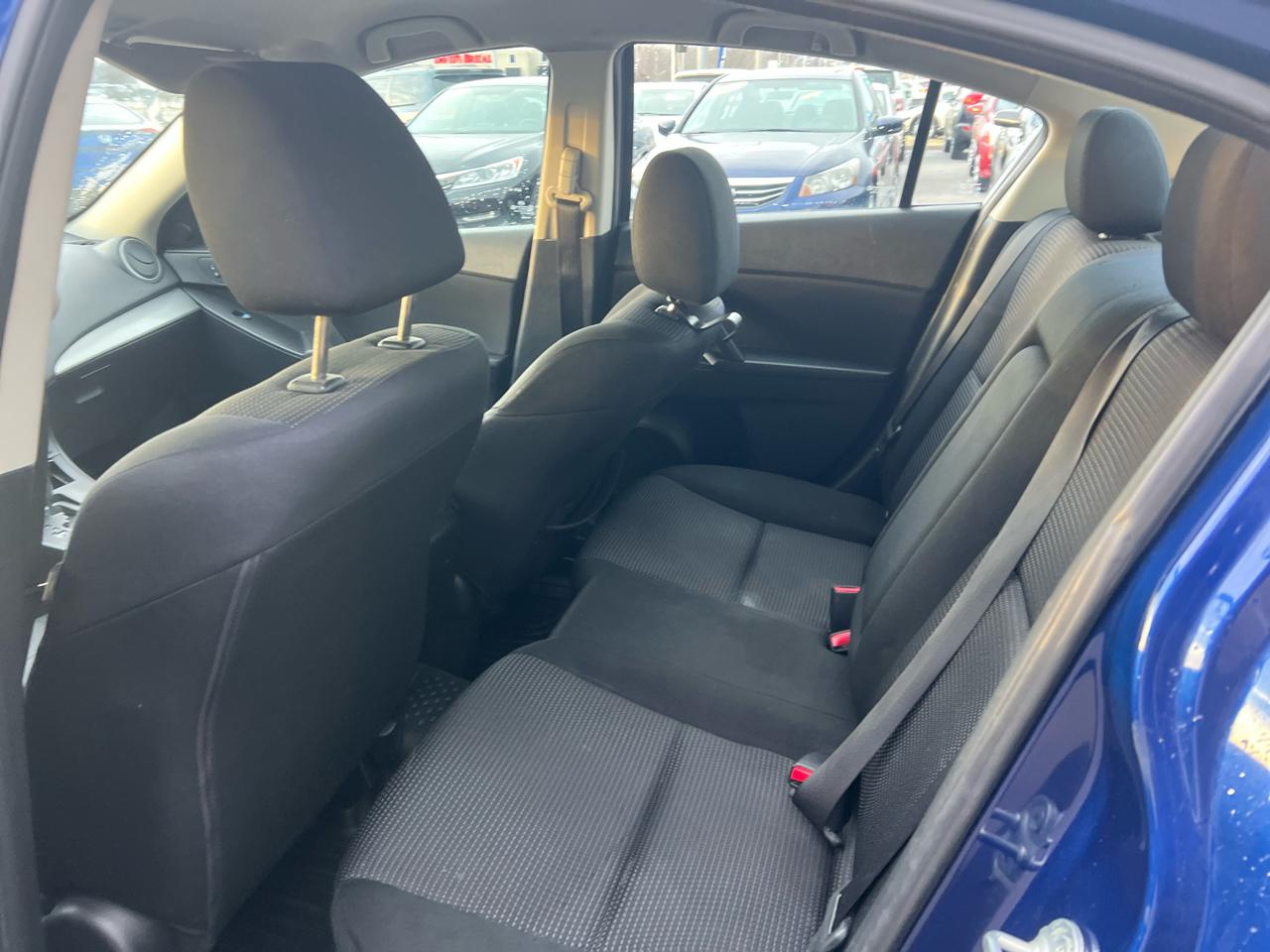 Mazda MAZDA3 i Touring AT 4-Door 2013