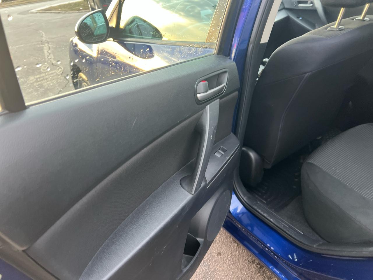 Mazda MAZDA3 i Touring AT 4-Door 2013