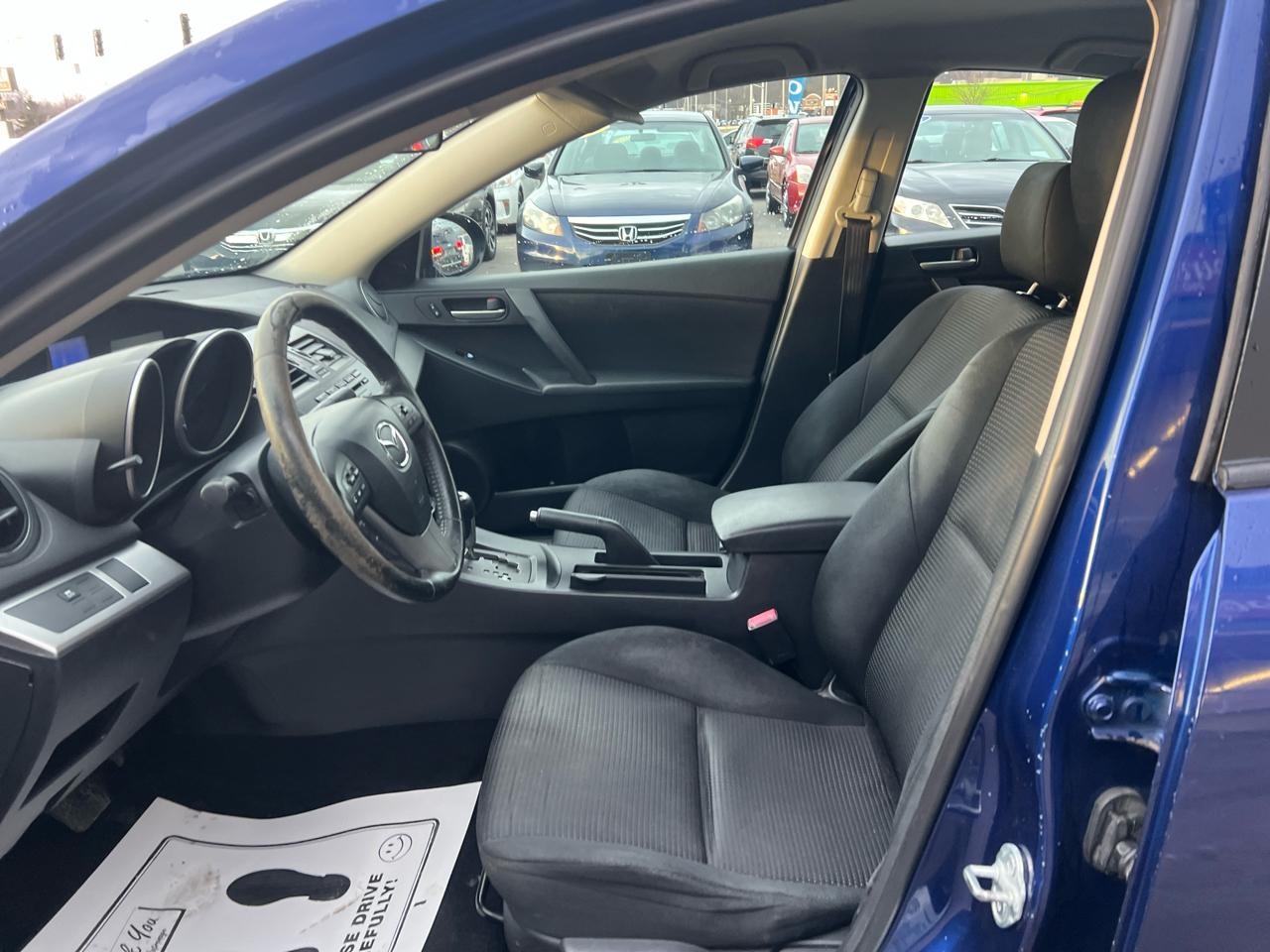 Mazda MAZDA3 i Touring AT 4-Door 2013