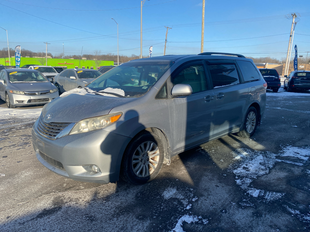 Toyota Sienna XLE FWD 8-Passenger V6 2012