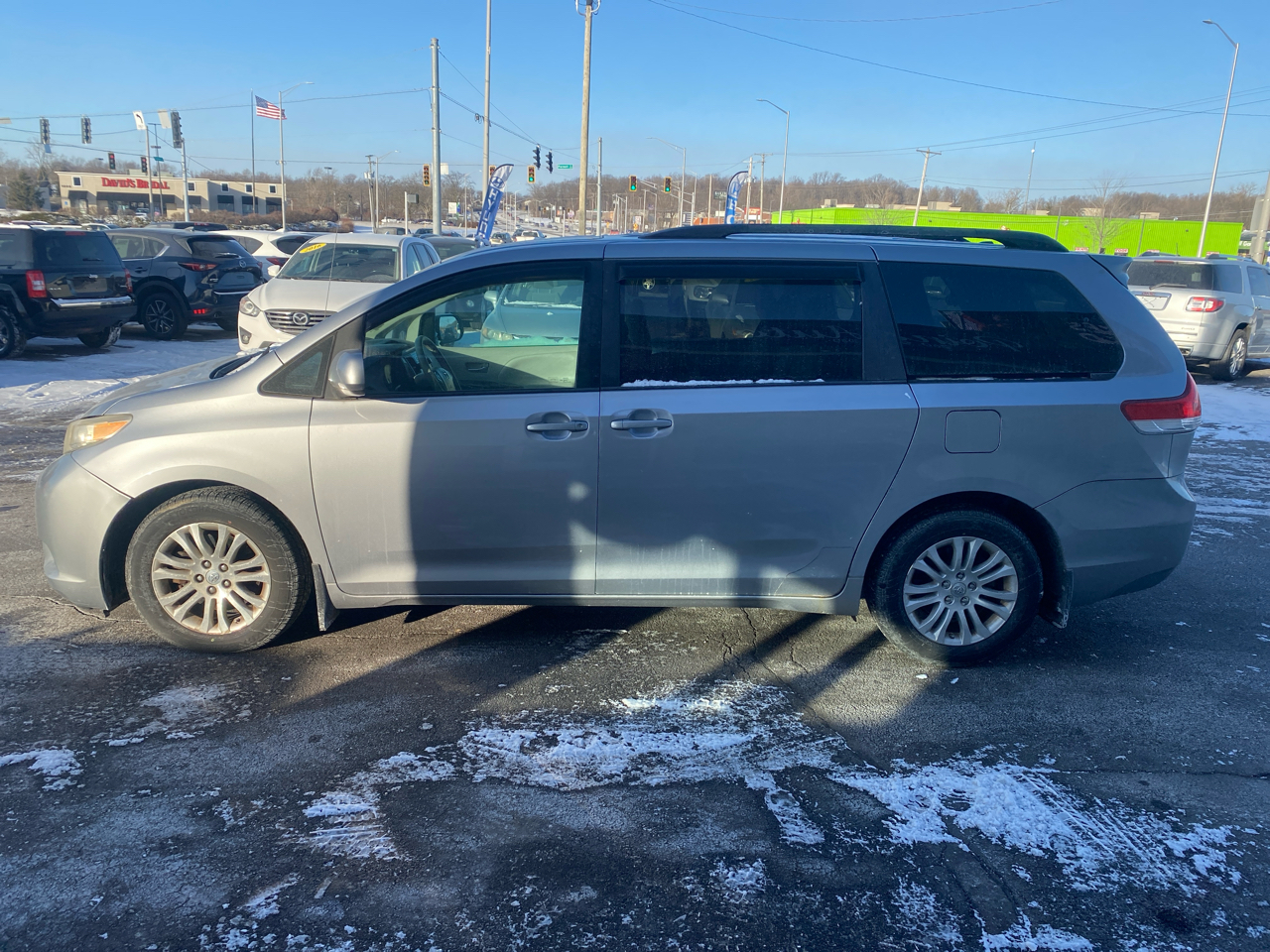 Toyota Sienna XLE FWD 8-Passenger V6 2012