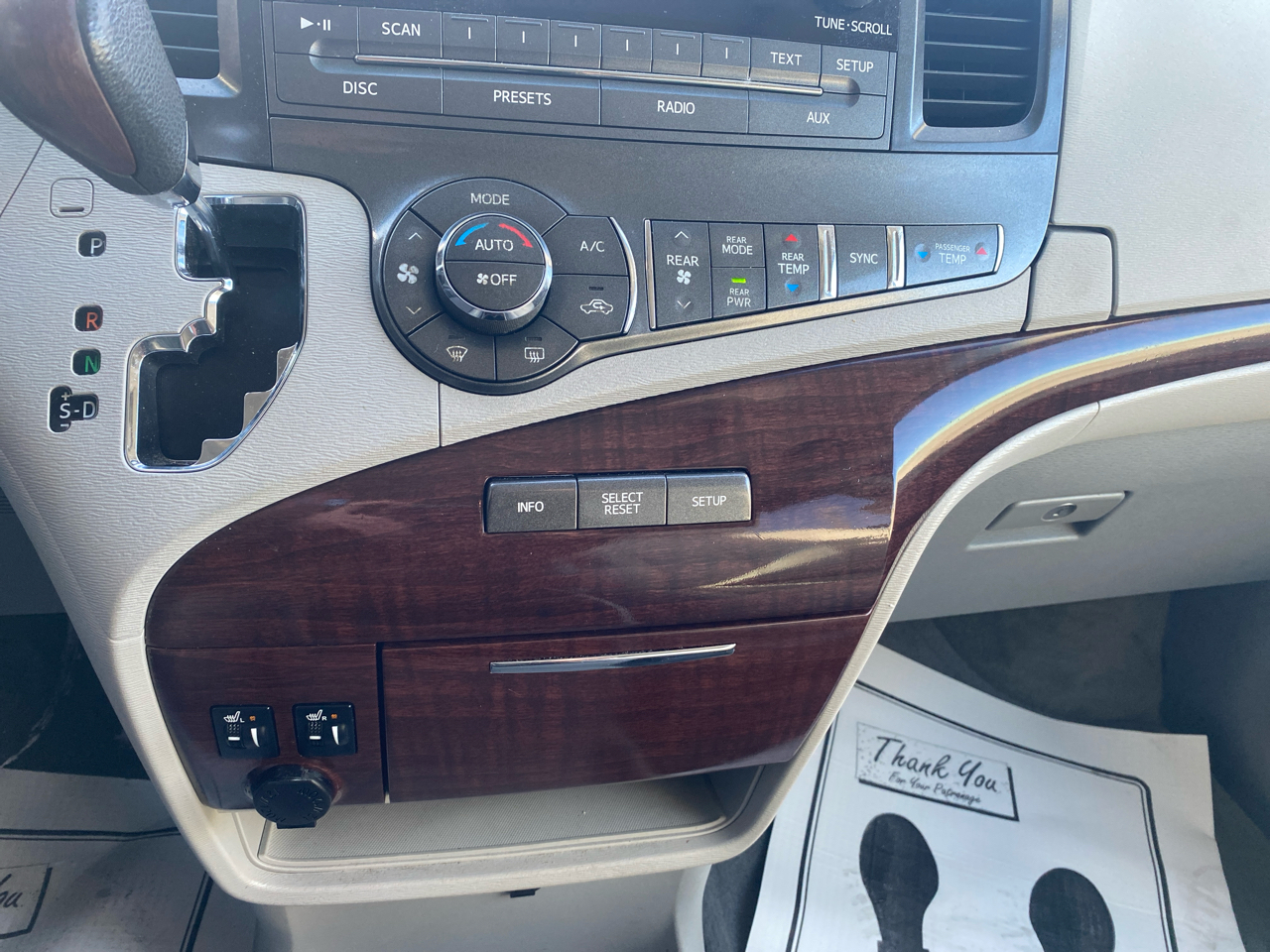 Toyota Sienna XLE FWD 8-Passenger V6 2012