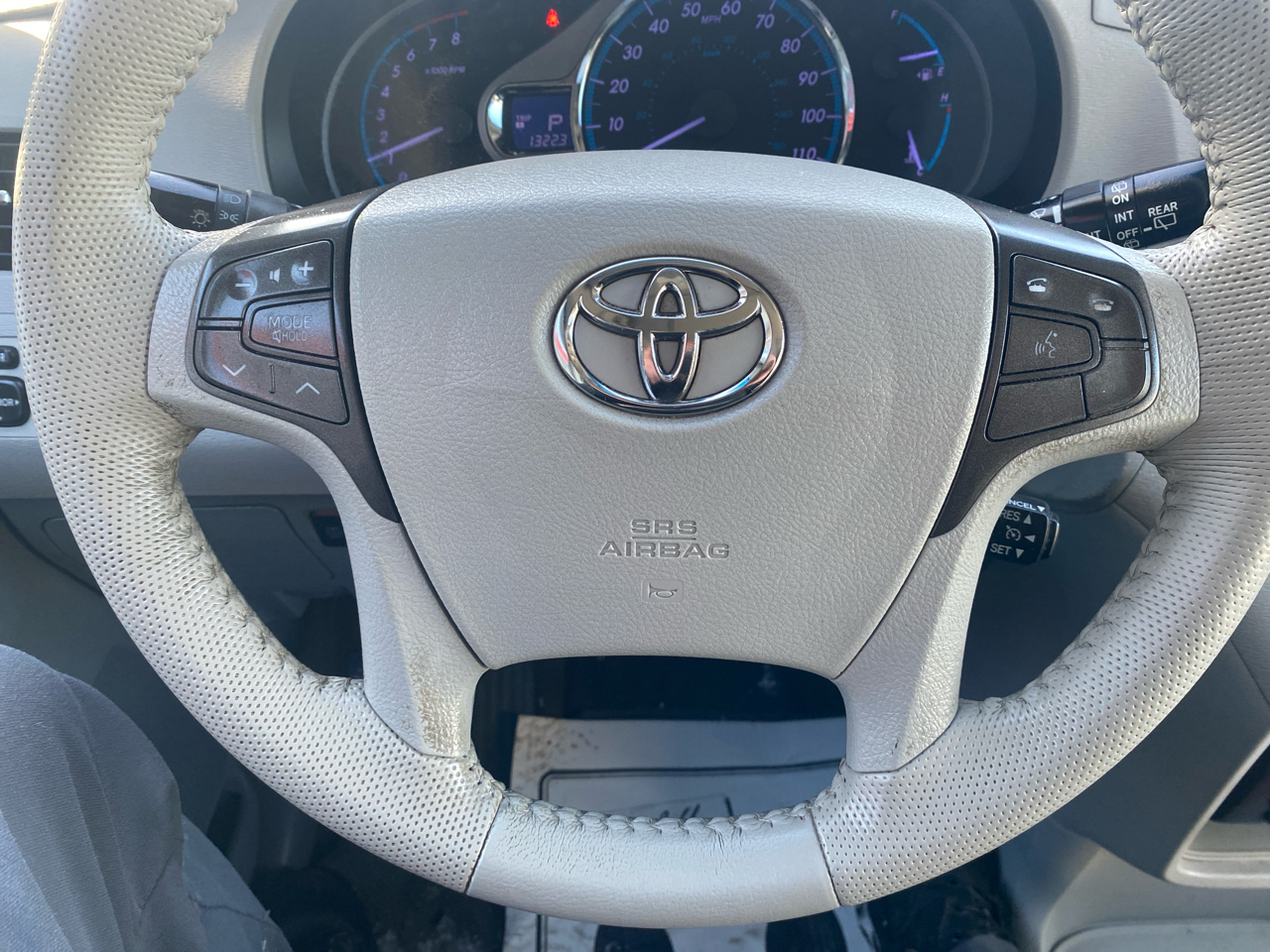 Toyota Sienna XLE FWD 8-Passenger V6 2012