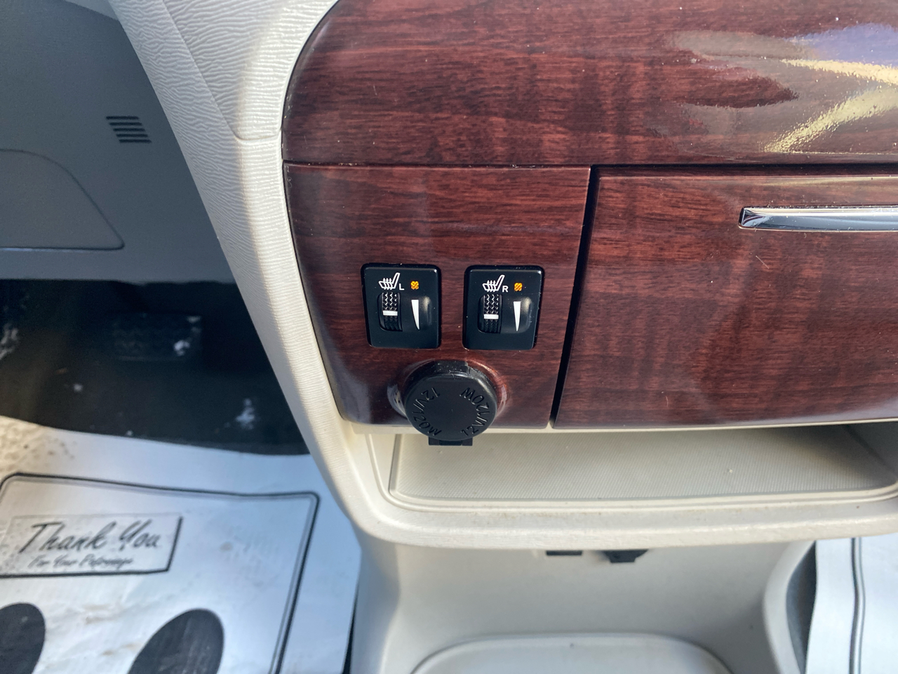 Toyota Sienna XLE FWD 8-Passenger V6 2012