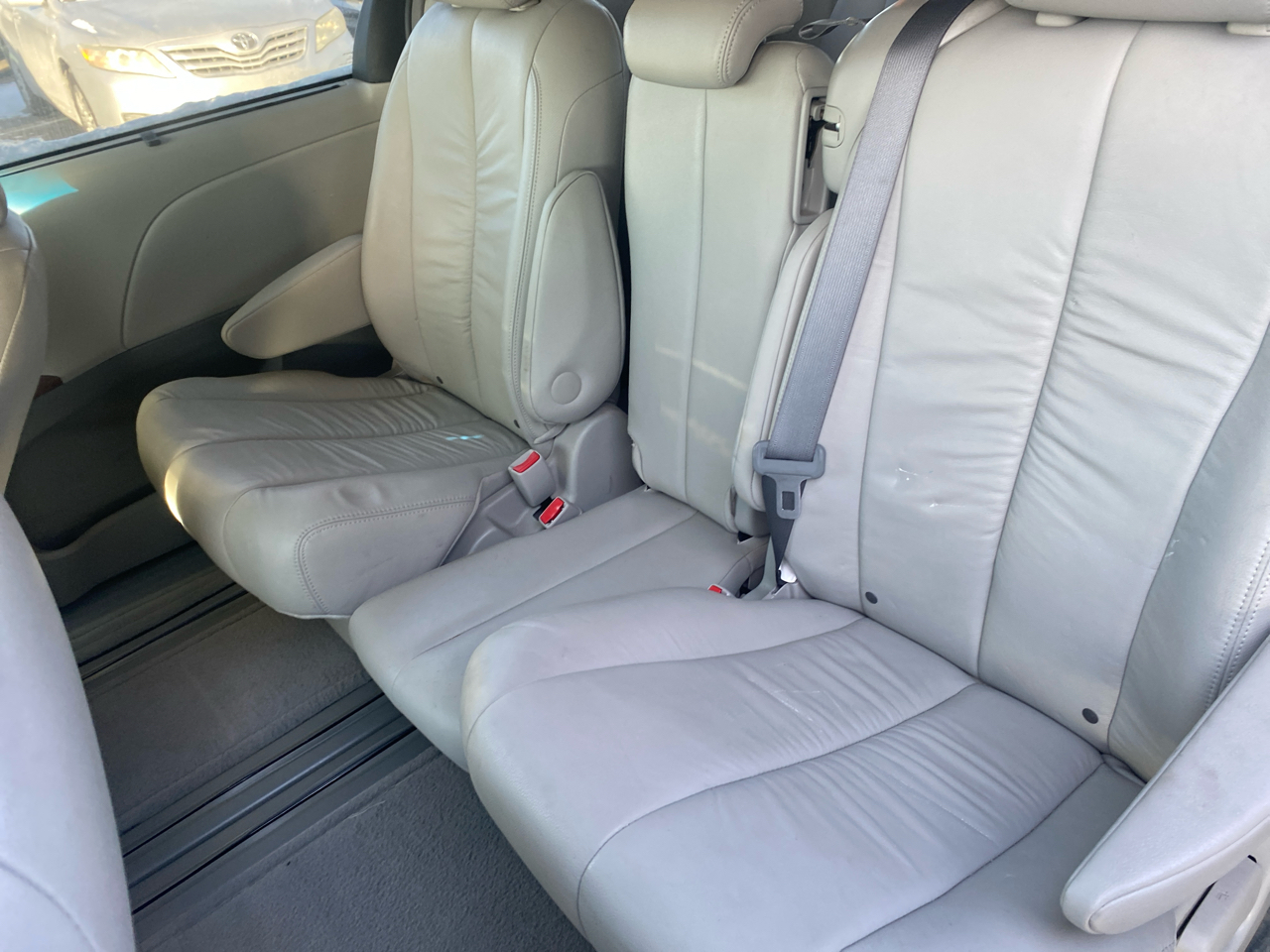 Toyota Sienna XLE FWD 8-Passenger V6 2012