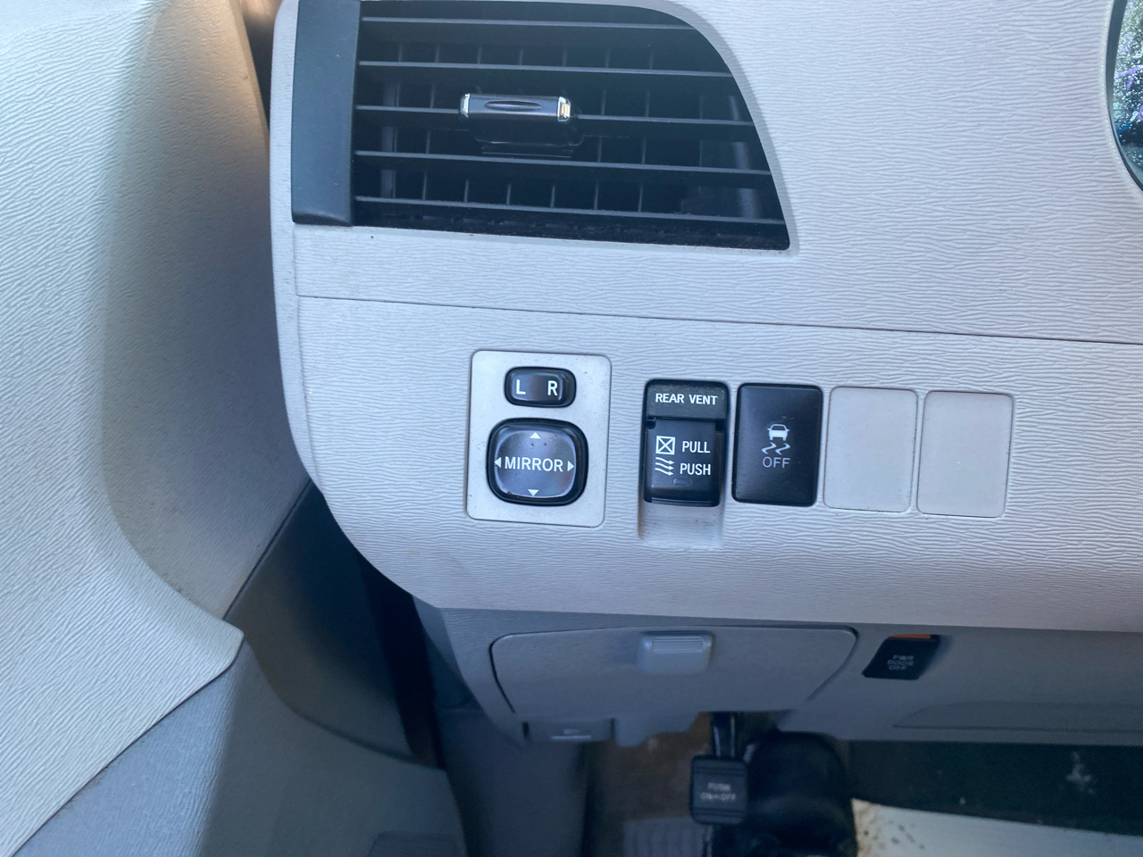 Toyota Sienna XLE FWD 8-Passenger V6 2012