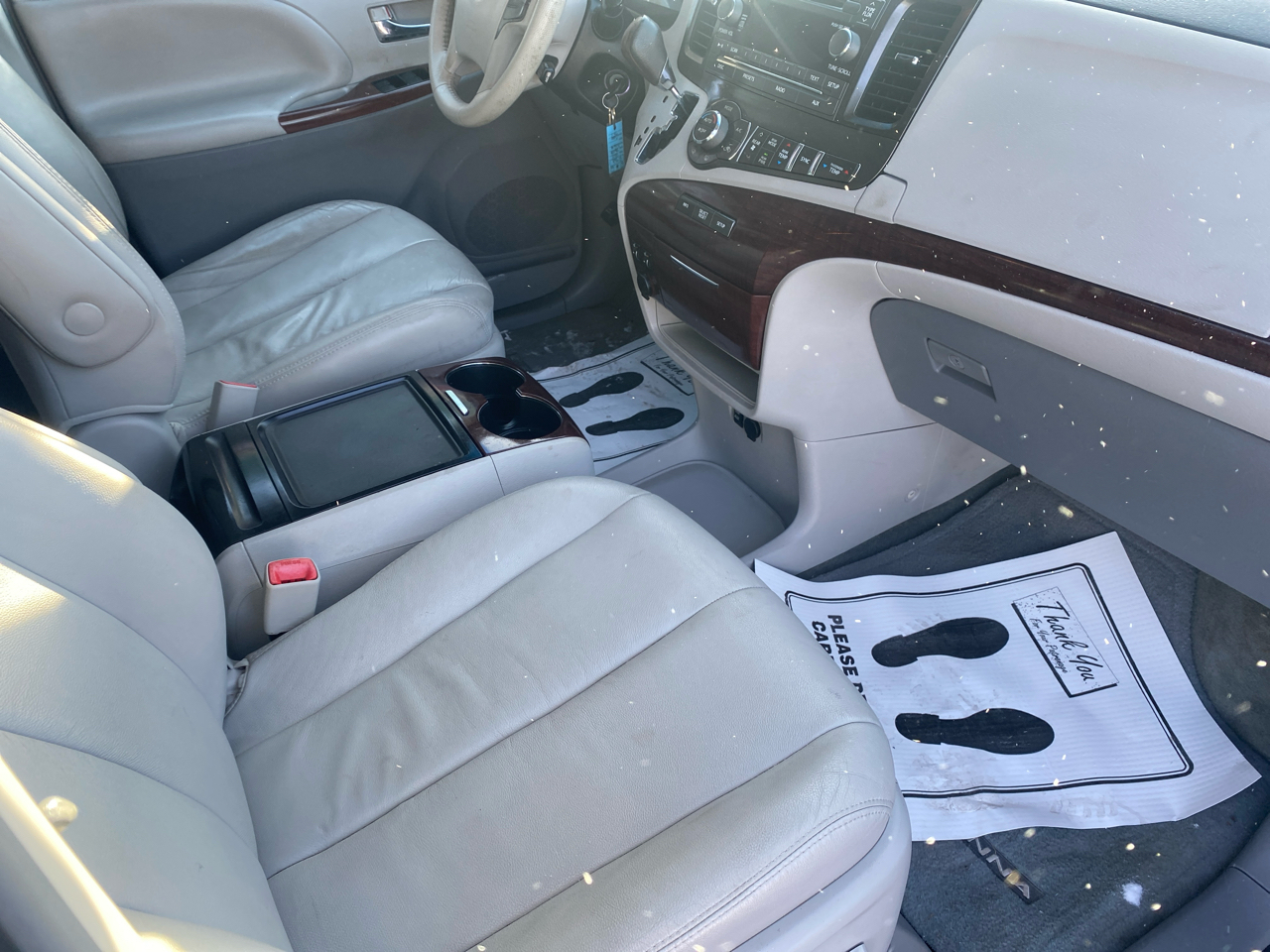 Toyota Sienna XLE FWD 8-Passenger V6 2012