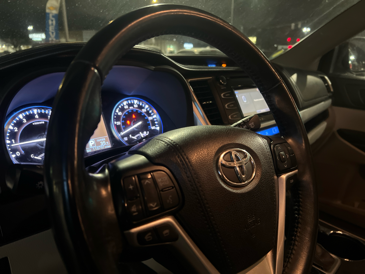 Toyota Highlander LE AWD V6 2015