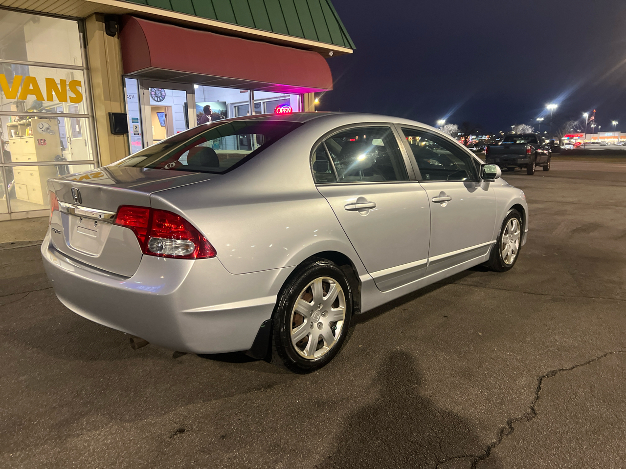 Honda Civic LX Sedan 5-Speed AT 2011