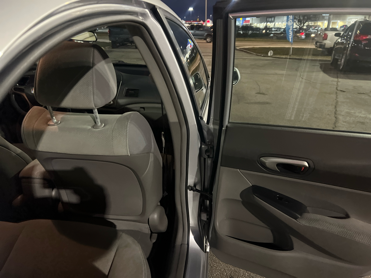 Honda Civic LX Sedan 5-Speed AT 2011