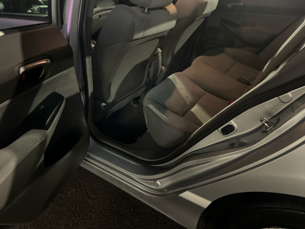 Honda Civic LX Sedan 5-Speed AT 2011