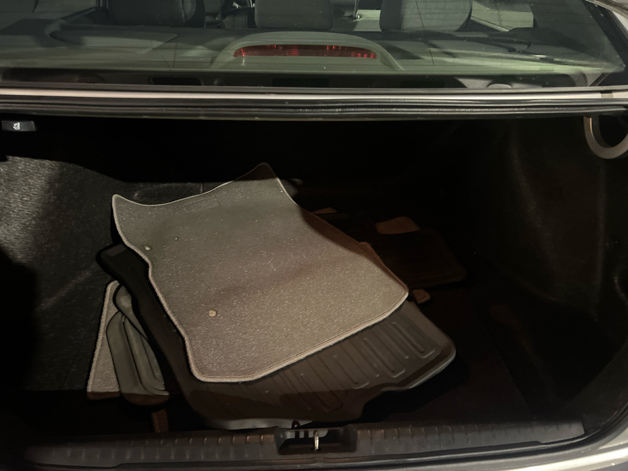 Honda Civic LX Sedan 5-Speed AT 2011