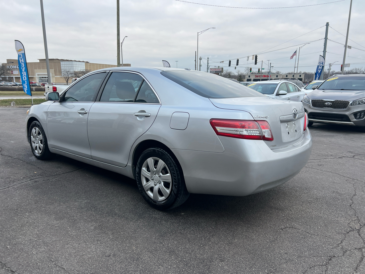Toyota Camry Base 6-Spd AT 2011