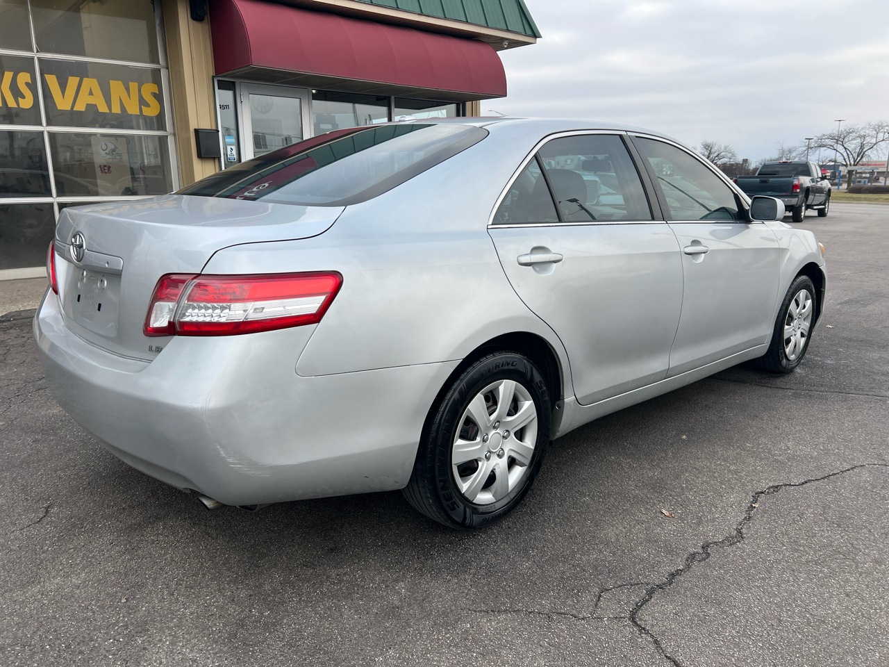 Toyota Camry Base 6-Spd AT 2011