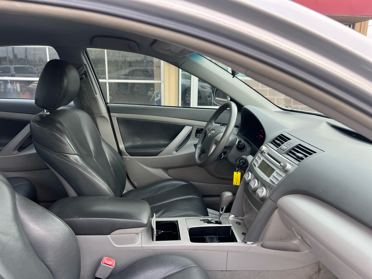 Toyota Camry Base 6-Spd AT 2011