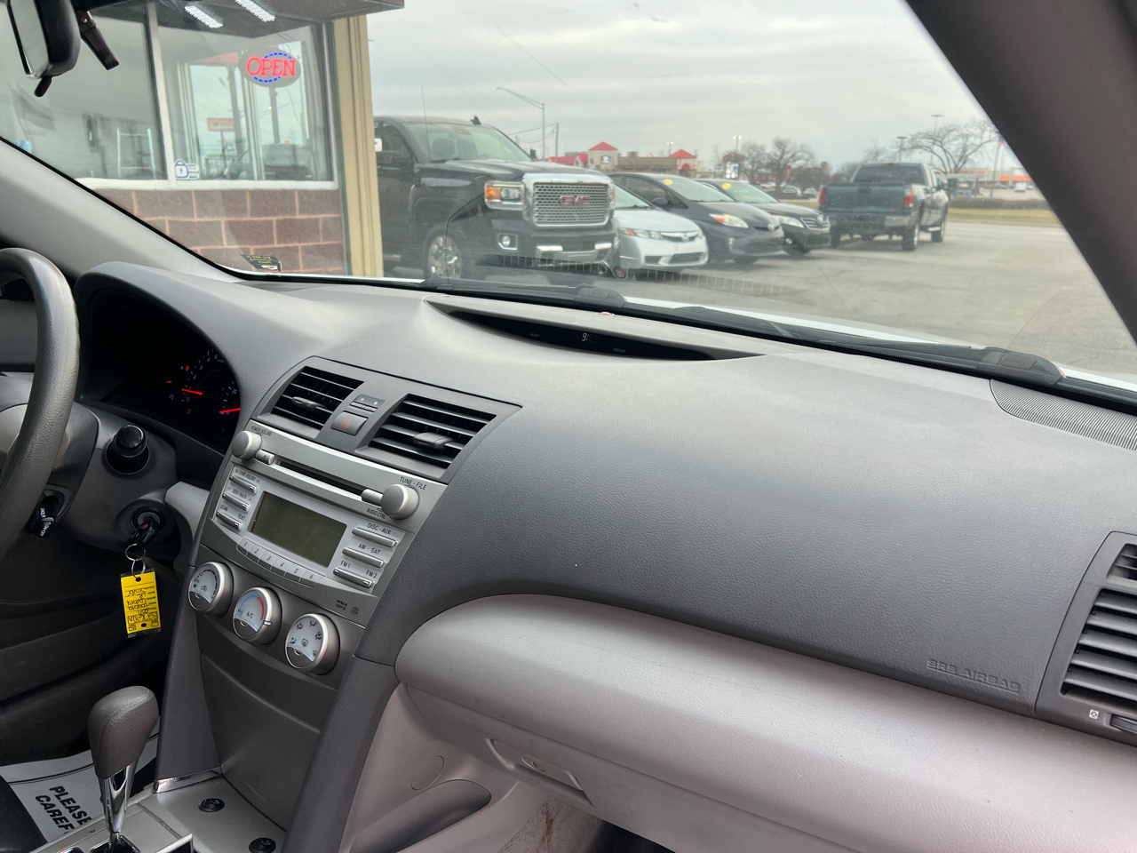 Toyota Camry Base 6-Spd AT 2011