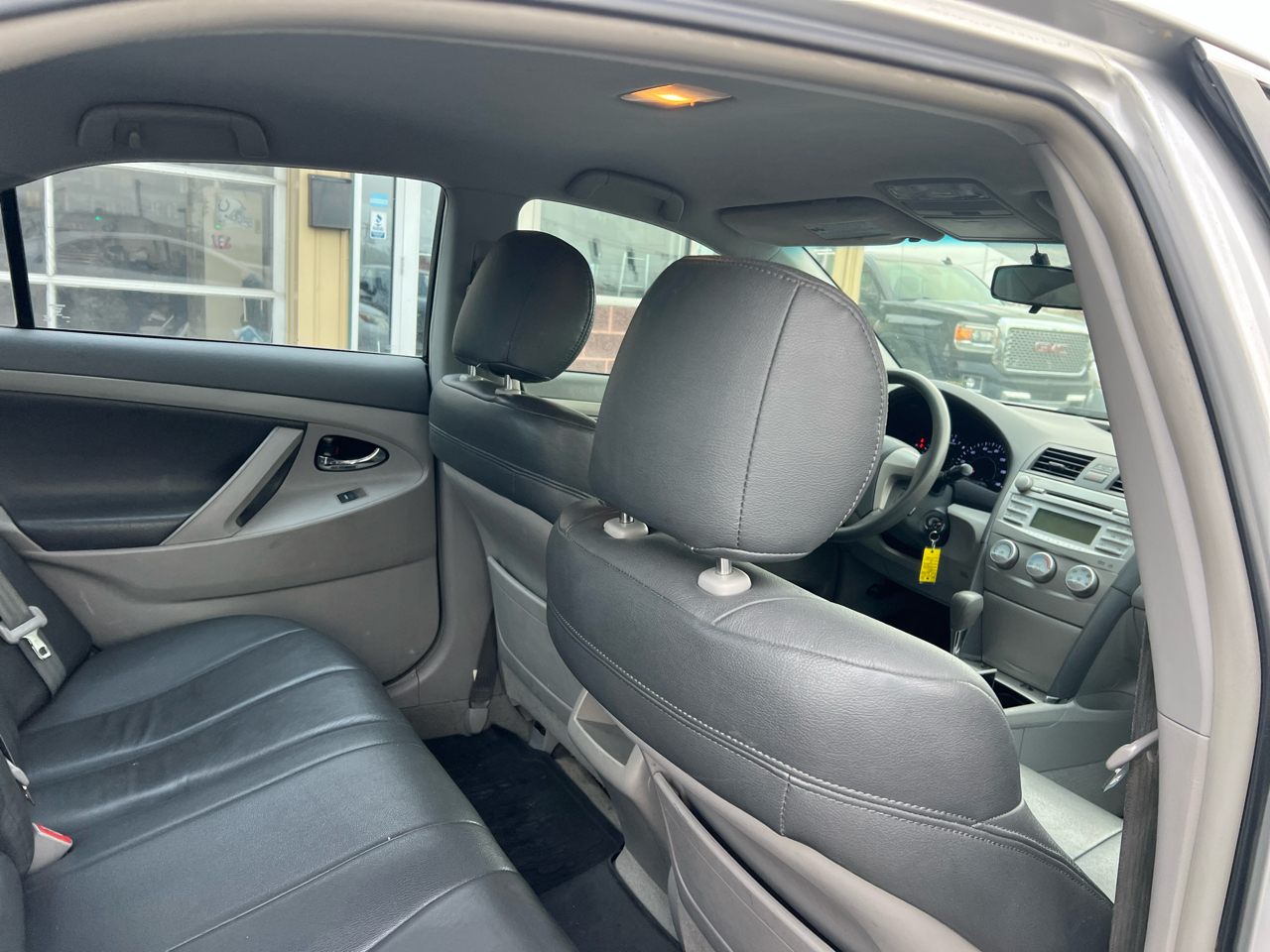 Toyota Camry Base 6-Spd AT 2011