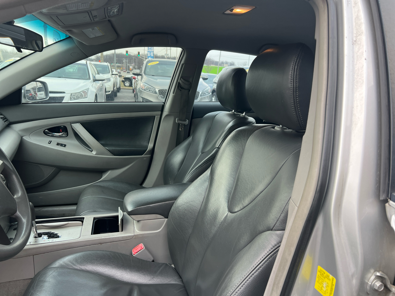 Toyota Camry Base 6-Spd AT 2011