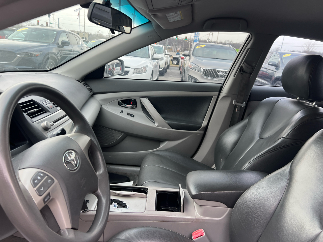 Toyota Camry Base 6-Spd AT 2011