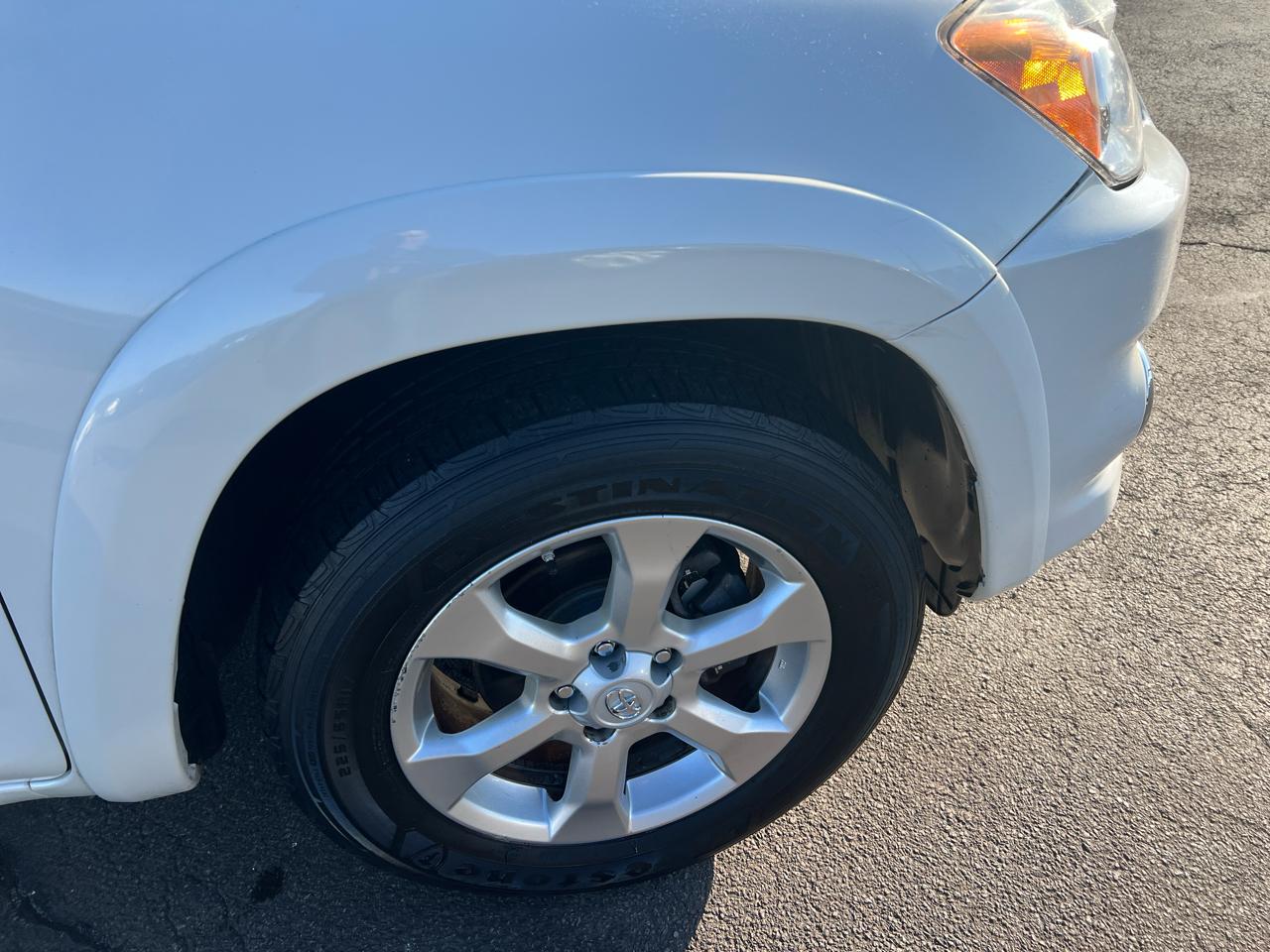 Toyota RAV4 Limited V6 4WD 2010